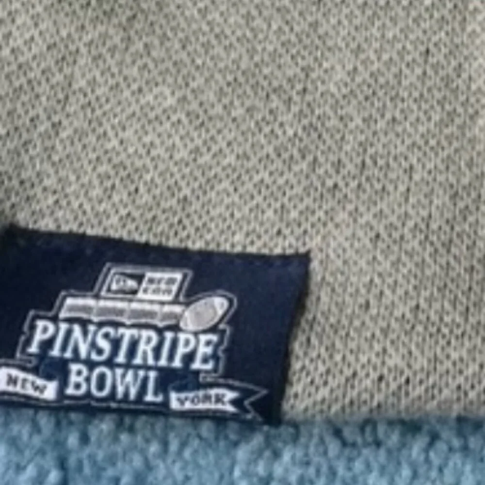 Yankee Stadium pinstripe bowl blue/white scarf, Unisex NWT (C41)